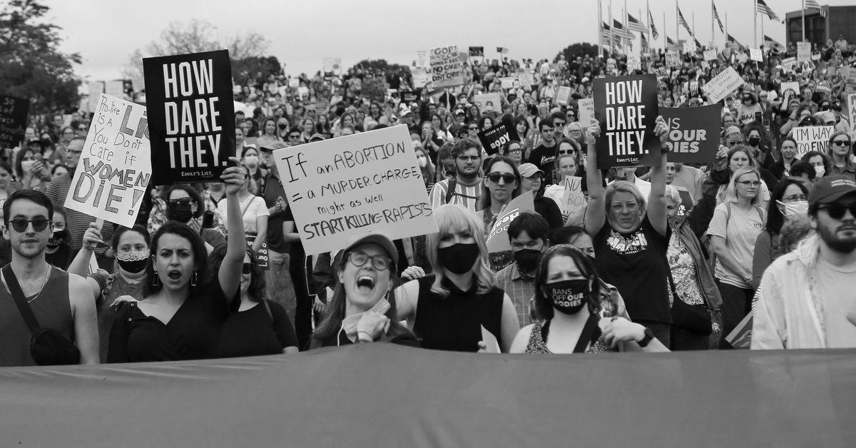 Hundreds in U.S. march underneath ‘Ban Off Our Bodies’ banner for abortion rights