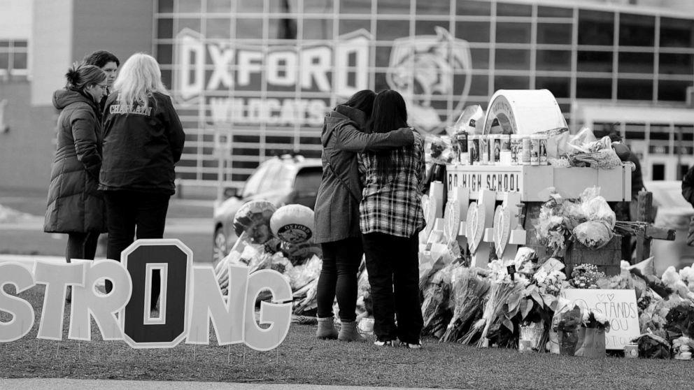 Victims, mother and father of Oxford faculty taking pictures victims sue college staff